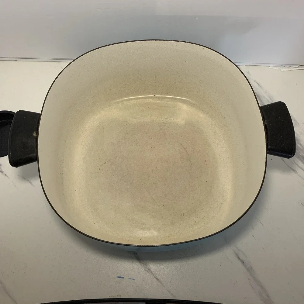 1950's Serendipity Turquoise Pot Enamelware Spaghetti Drizzle 10